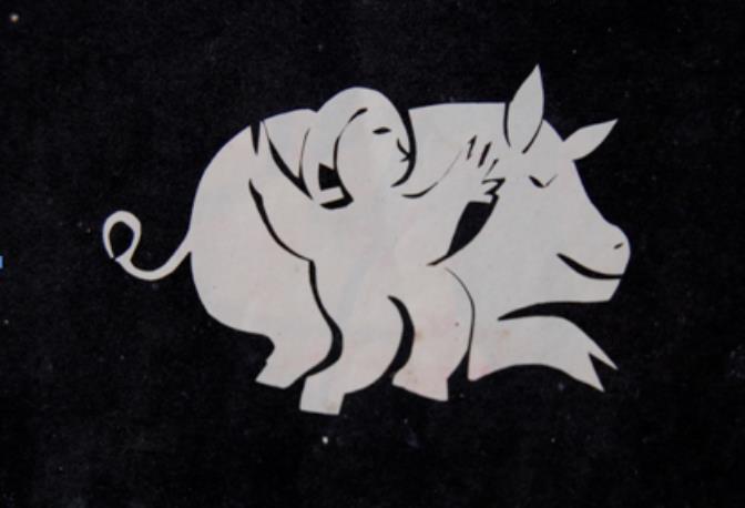 王桂英剪纸作品《试膘》